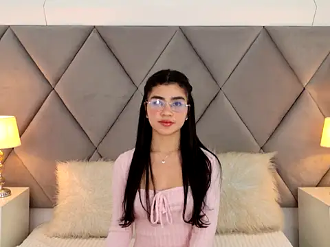 OliviaDiaz online show from April 26, 2026, 8:28 pm