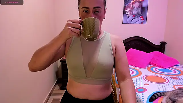 sara florez12 online show from May 25, 2026, 11:27 am