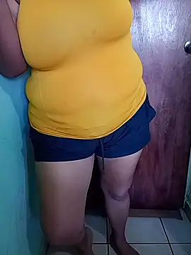 latina bigtitss online show from March 12, 2026, 10:16 pm