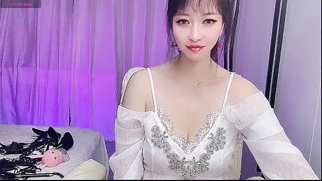 QIQIY169  online show from March 19, 2026, 1:37 pm
