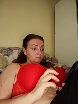 Bella-Monroe online show from April 8, 2026, 5:13 pm