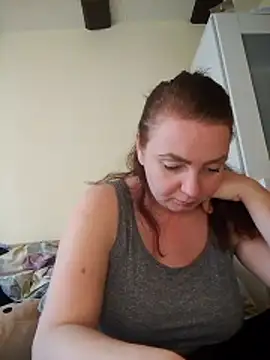 Bella-Monroe online show from April 19, 2026, 4:28 pm