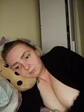 Bella-Monroe online show from April 19, 2026, 6:10 pm