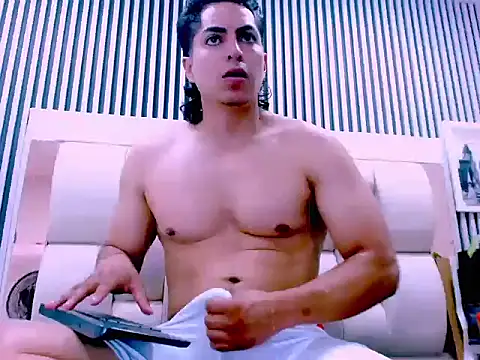 Alex Wolft online show from June 12, 2026, 12:37 pm