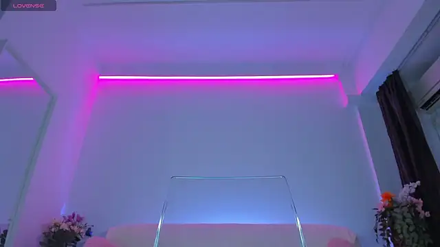 ScarletFlameee online show from April 4, 2026, 7:44 pm