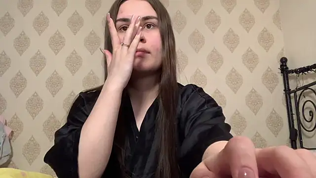 LucyMur online show from April 18, 2026, 12:58 am