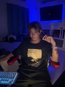 AngelLatinBoy online show from April 3, 2026, 4:32 am