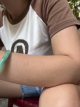 July-lovee online show from April 24, 2026, 4:37 am