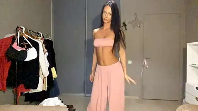 JonnaSzerszen online show from April 8, 2026, 5:24 pm