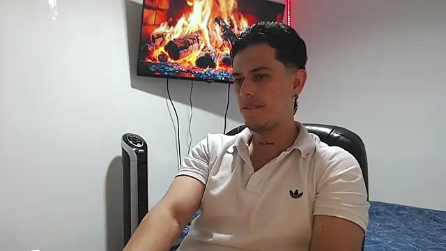 JUAN CAMILOXXX online show from April 15, 2026, 4:41 am