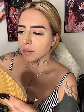 CarolQueen1  online show from April 4, 2026, 1:41 pm