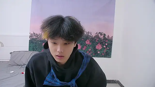 icecream-002 online show from April 9, 2026, 11:26 am