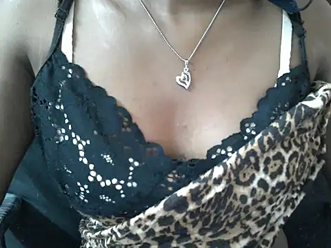 Snapshot of Couplehot00 chatting on March 26, 2026, 8:09 am Couplehot00 online show from March 26, 2026, 8:09 am