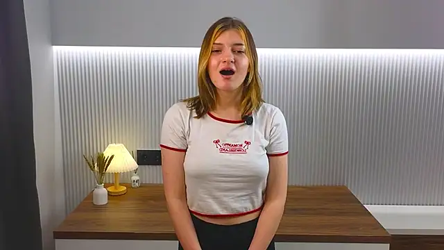 KatinaSalvetti online show from March 15, 2026, 5:41 pm