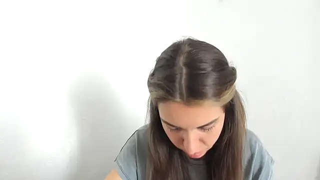 summmmersky1 online show from March 28, 2026, 8:36 am