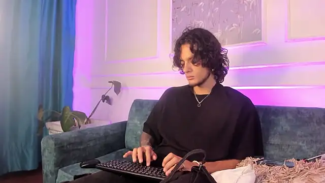 Skinny Mac online show from April 14, 2026, 1:06 pm