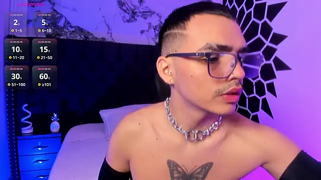 NicoKinggs  online show from April 16, 2026, 12:17 pm