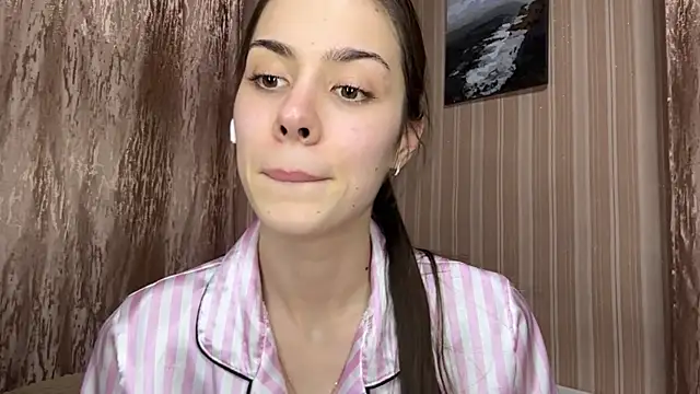 AylaLust online show from April 10, 2026, 2:00 pm