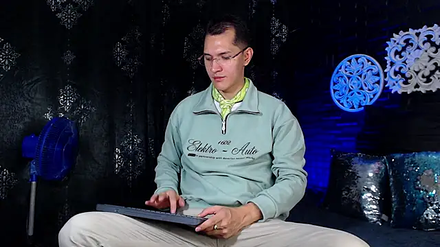 MilanDavid1 online show from April 30, 2026, 5:08 pm
