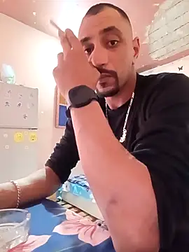 Snapshot of L7assTbabn chatting on April 5, 2026, 6:05 pm L7assTbabn online show from April 5, 2026, 6:05 pm