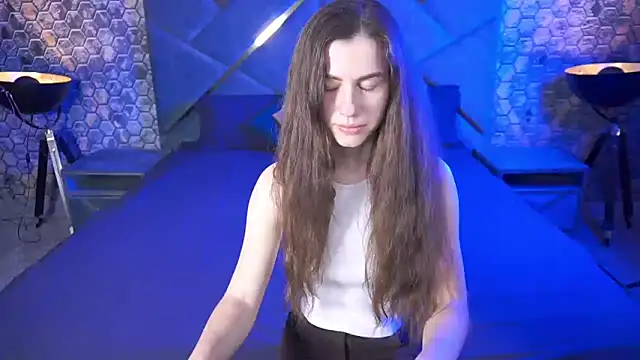LittleJulii online show from March 23, 2026, 4:00 pm