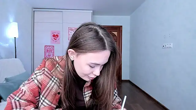 kittiangel00 online show from April 17, 2026, 4:26 am