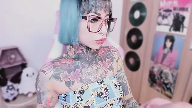 shes creepy online show from March 31, 2026, 10:26 am