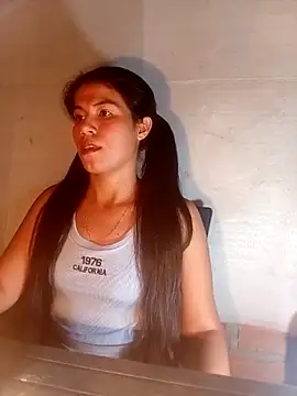 Snapshot of SkinnyBlom_ chatting on March 14, 2026, 4:18 am SkinnyBlom online show from March 14, 2026, 4:18 am