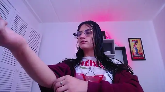 Snapshot of selene_cutie chatting on April 28, 2026, 5:29 pm selene cutie online show from April 28, 2026, 5:29 pm
