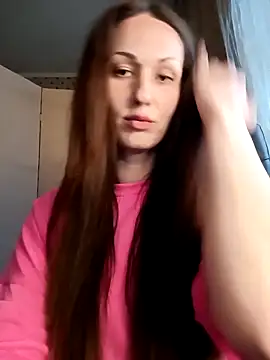 LunaCrystall online show from April 2, 2026, 4:04 pm