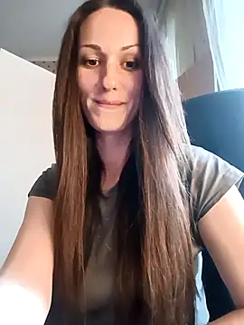 LunaCrystall online show from April 12, 2026, 4:12 pm