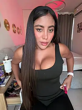 SaraValentina11 online show from April 13, 2026, 6:35 pm