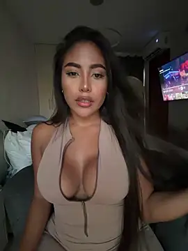 SaraValentina11 online show from May 20, 2026, 10:49 pm