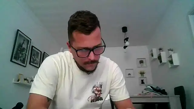 Snapshot of yanick931 chatting on April 7, 2026, 11:21 am yanick931 online show from April 7, 2026, 11:21 am