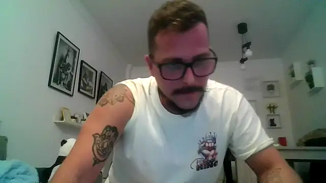 Snapshot of yanick931 chatting on April 9, 2026, 11:43 pm yanick931 online show from April 9, 2026, 11:43 pm