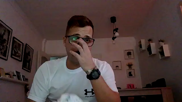 Snapshot of yanick931 chatting on May 9, 2026, 4:45 pm yanick931 online show from May 9, 2026, 4:45 pm