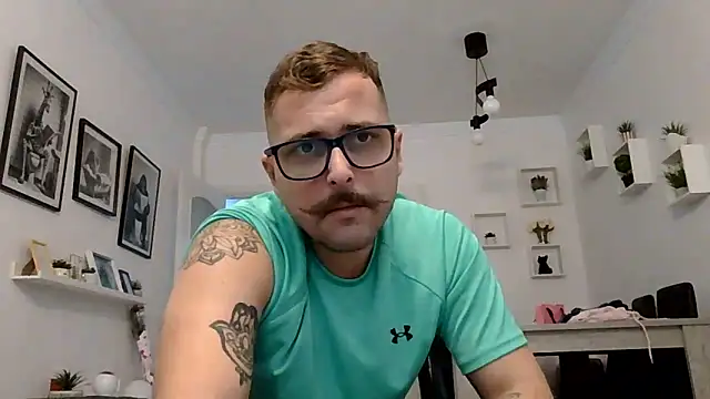 Snapshot of yanick931 chatting on May 13, 2026, 1:41 pm yanick931 online show from May 13, 2026, 1:41 pm