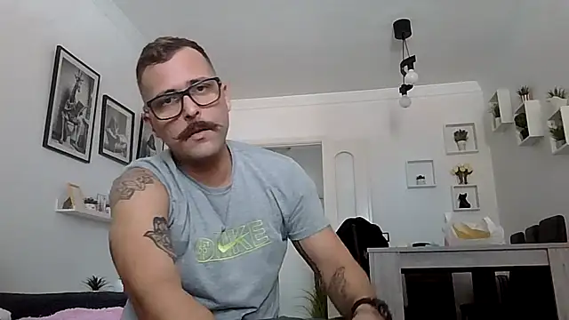 Snapshot of yanick931 chatting on May 14, 2026, 2:13 pm yanick931 online show from May 14, 2026, 2:13 pm