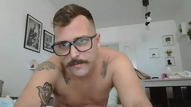 Snapshot of yanick931 chatting on May 16, 2026, 10:36 am yanick931 online show from May 16, 2026, 10:36 am