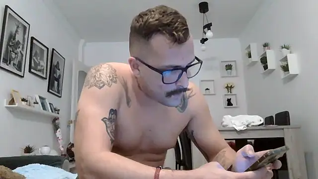 Snapshot of yanick931 chatting on May 18, 2026, 4:46 pm yanick931 online show from May 18, 2026, 4:46 pm