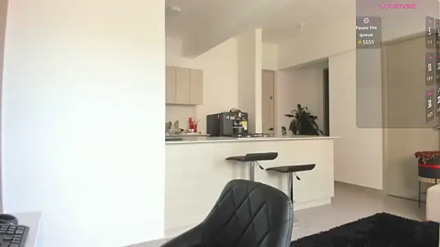 stefaniax1 online show from April 10, 2026, 7:51 pm