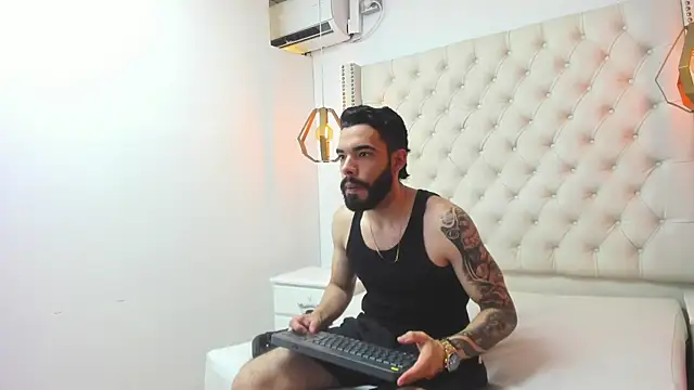 JEAN LEWIS2 online show from April 23, 2026, 8:33 pm