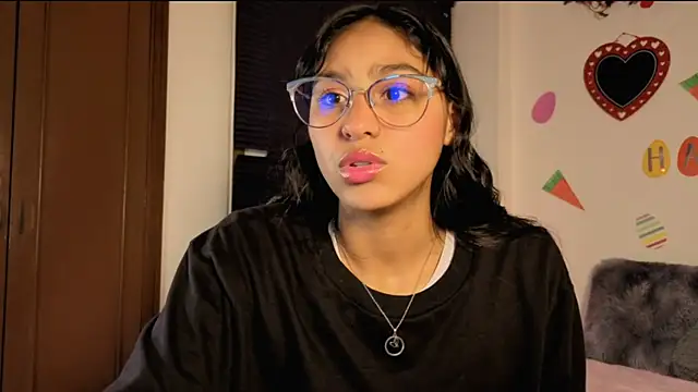 PaulaCutexs online show from April 10, 2026, 3:12 am