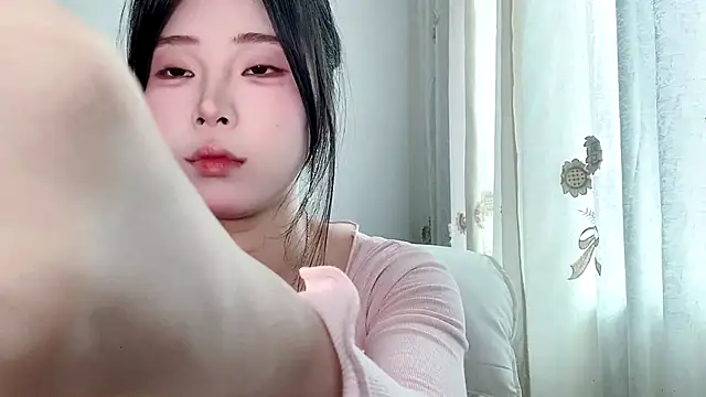 yiyibaby2026 online show from April 17, 2026, 2:36 am
