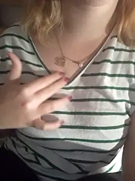 Snapshot of kitsuneniki chatting on March 15, 2026, 6:47 pm kitsuneniki online show from March 15, 2026, 6:47 pm