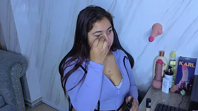 Lunafemme tf online show from April 25, 2026, 3:09 am