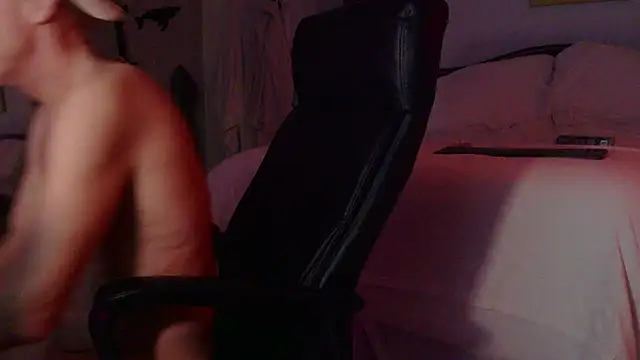 Kristopherbbb online show from April 28, 2026, 6:51 am