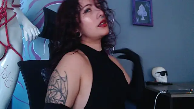 Snapshot of Regina_Iris chatting on May 8, 2026, 11:59 am Regina Iris online show from May 8, 2026, 11:59 am
