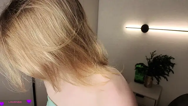 AureliaAngel online show from March 27, 2026, 8:41 pm