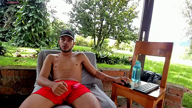 Snapshot of DilanAndres chatting on April 15, 2026, 3:19 pm DilanAndres online show from April 15, 2026, 3:19 pm